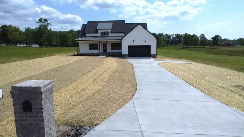 2672 Coleytown Road Lafayette TN 37083