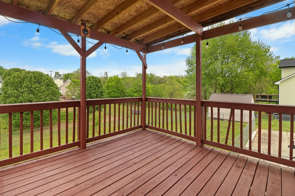 934 Hedge Apple Drive Clarksville TN 37040