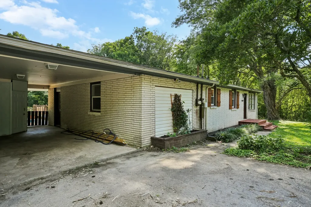 4049 Grays Point Road Joelton TN 37080