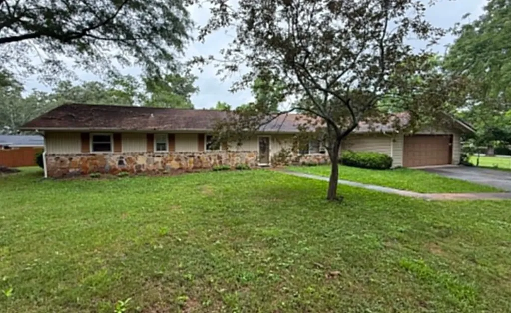 108 Fleming Street Tullahoma TN 37388