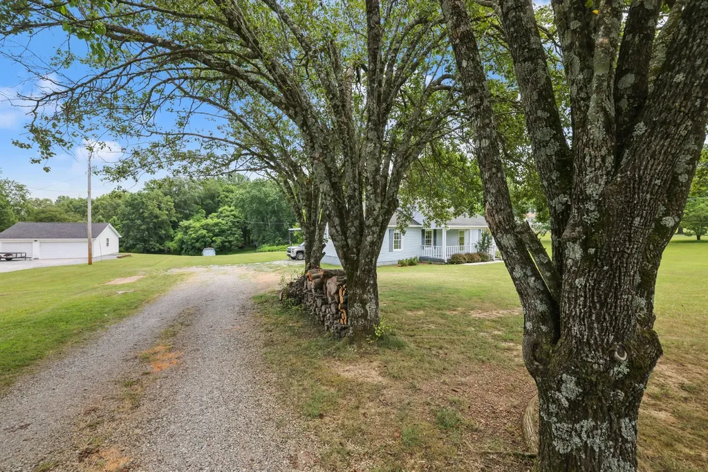 2736 Gideon Road Greenbrier TN 37073