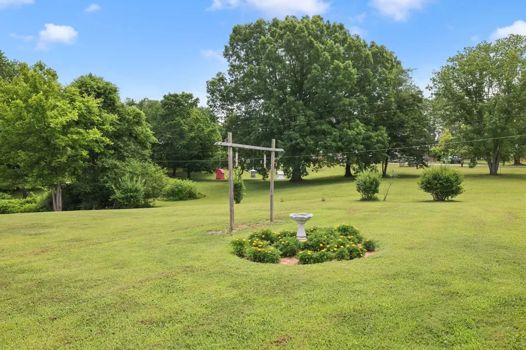 2736 Gideon Road Greenbrier TN 37073