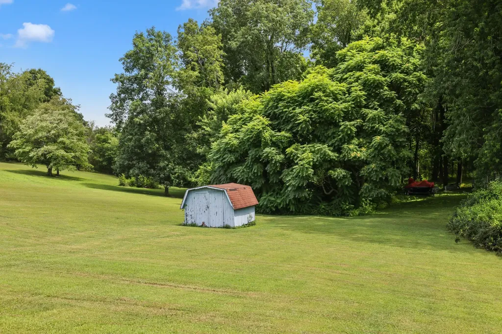 2736 Gideon Road Greenbrier TN 37073