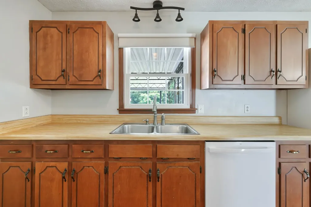 2736 Gideon Road Greenbrier TN 37073