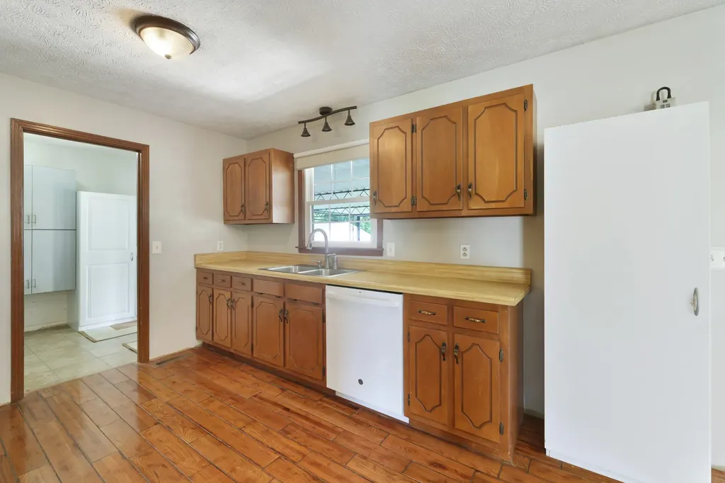 2736 Gideon Road Greenbrier TN 37073