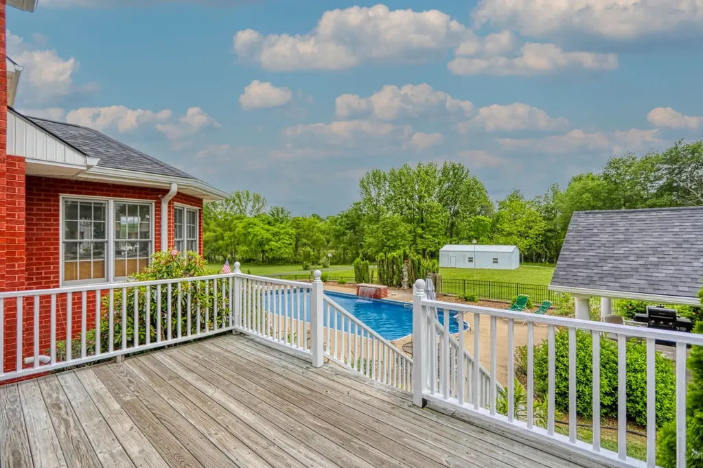 2025 Grandview Drive Greenbrier TN 37073