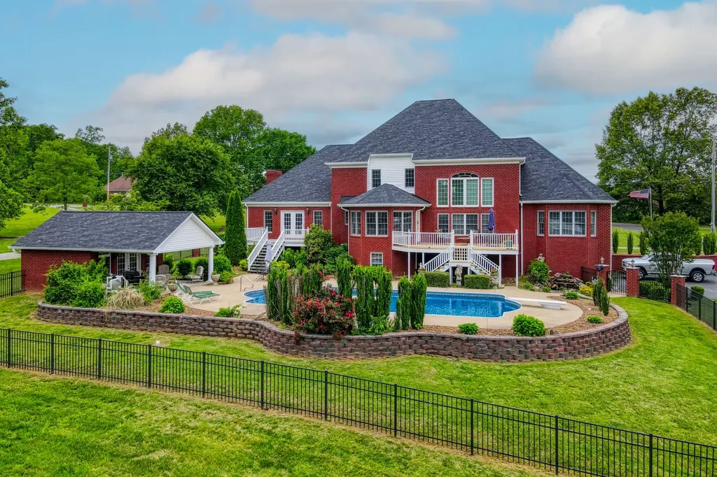 2025 Grandview Drive Greenbrier TN 37073