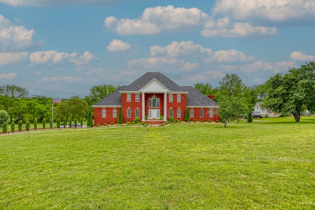 2025 Grandview Drive Greenbrier TN 37073