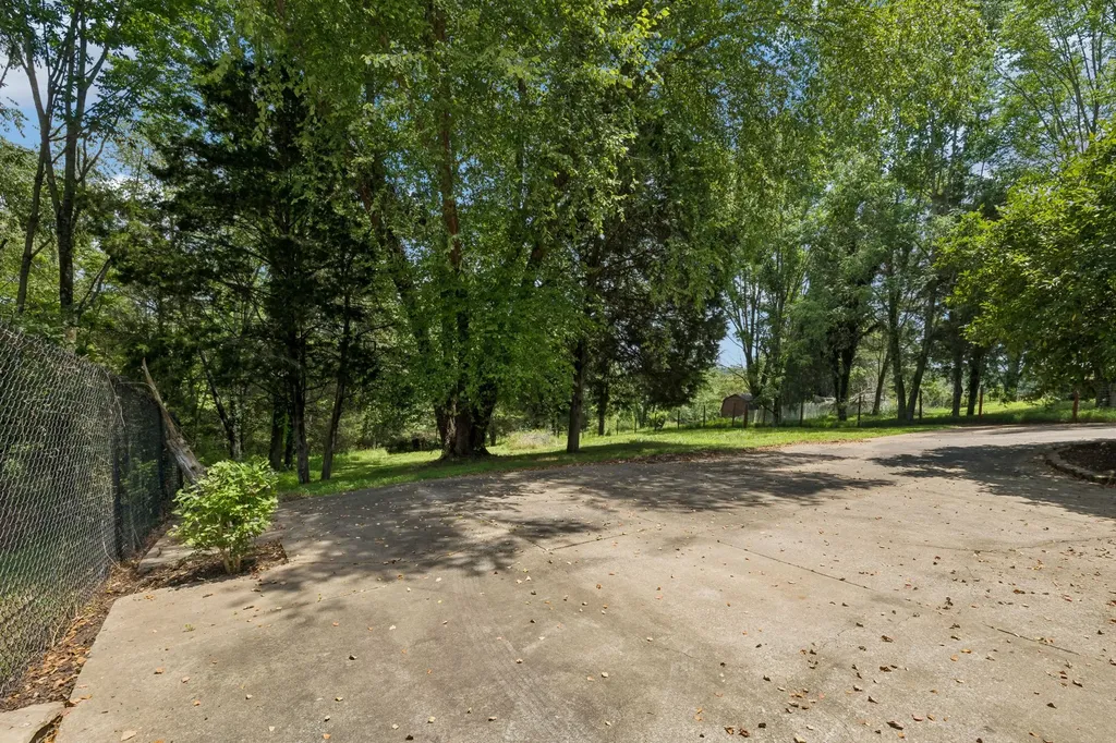 2649 Dotsonville Road Clarksville TN 37042