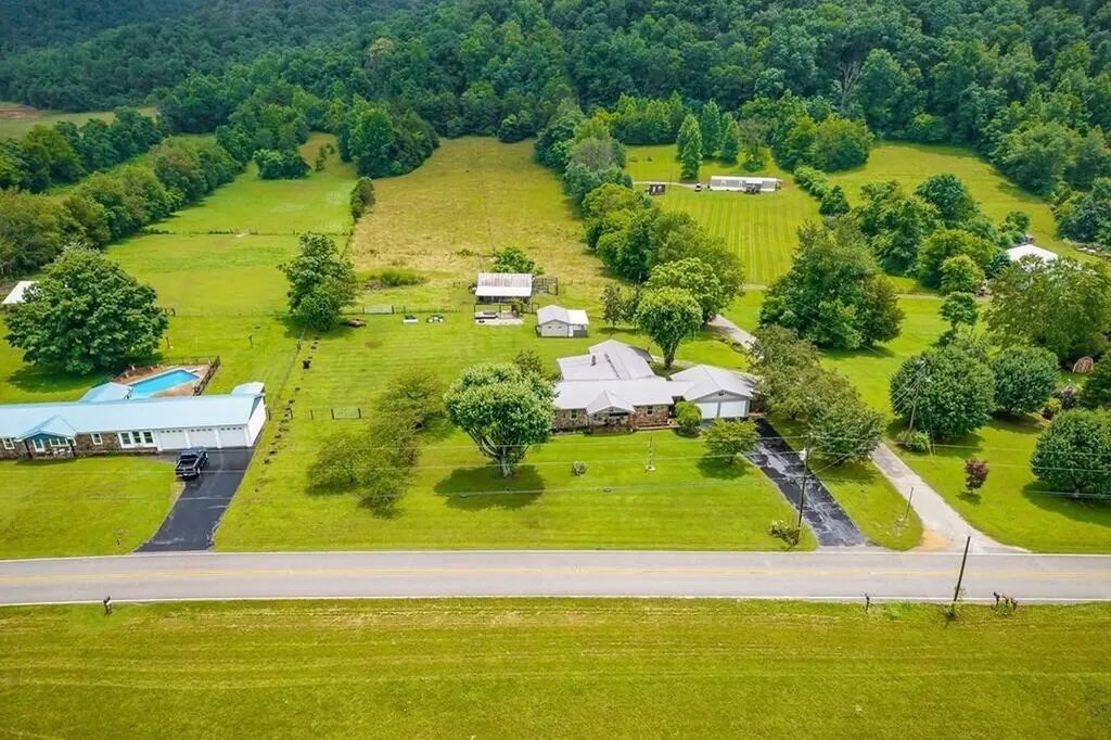 1653 Lester Flatt Road Sparta TN 38583