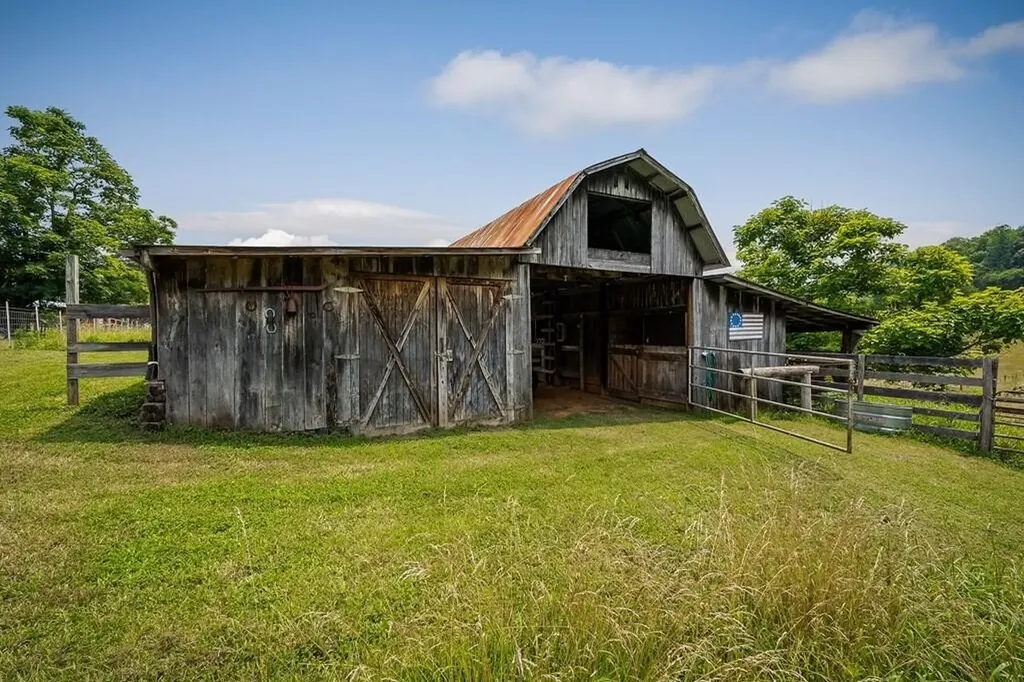1653 Lester Flatt Road Sparta TN 38583