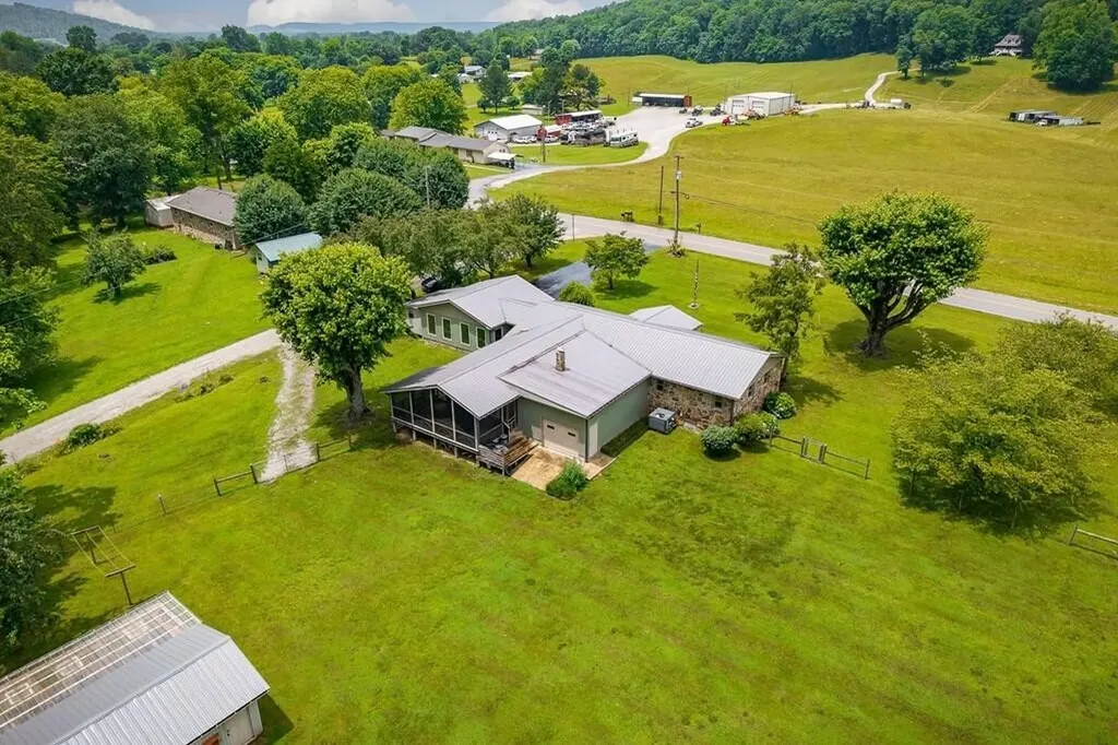 1653 Lester Flatt Road Sparta TN 38583