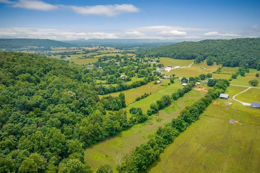 1653 Lester Flatt Road Sparta TN 38583
