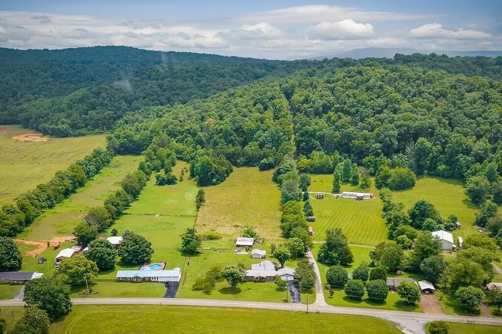 1653 Lester Flatt Road Sparta TN 38583