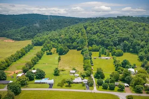 1653 Lester Flatt Road Sparta TN 38583
