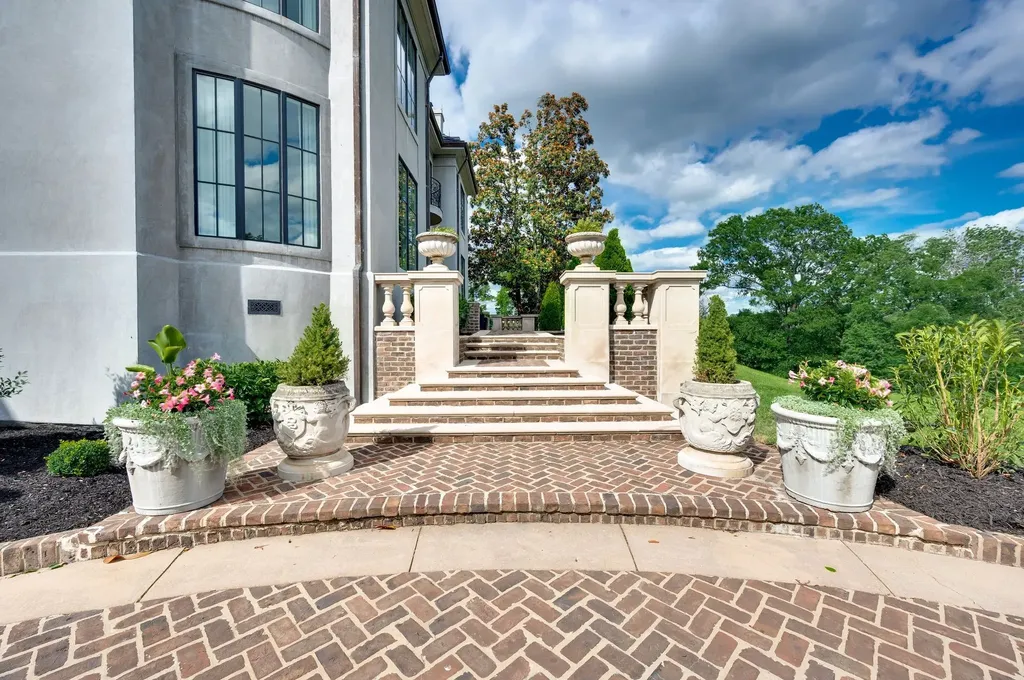 19 Inveraray Nashville TN 37215
