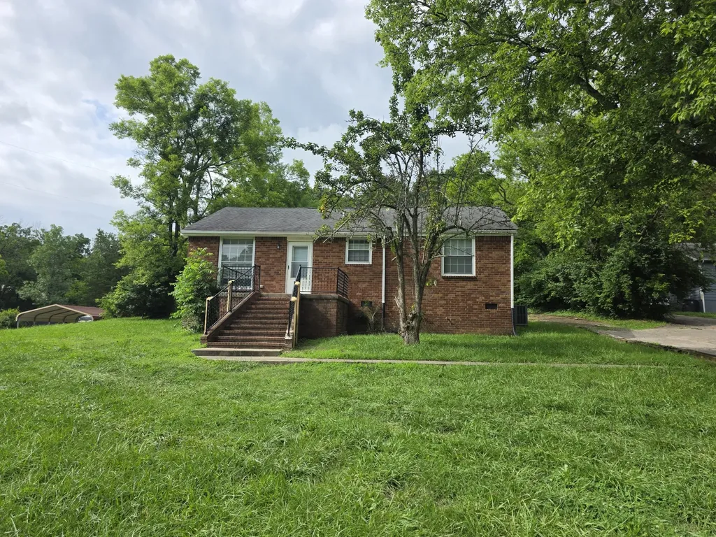 1036 Due West Ave, N Madison TN 37115