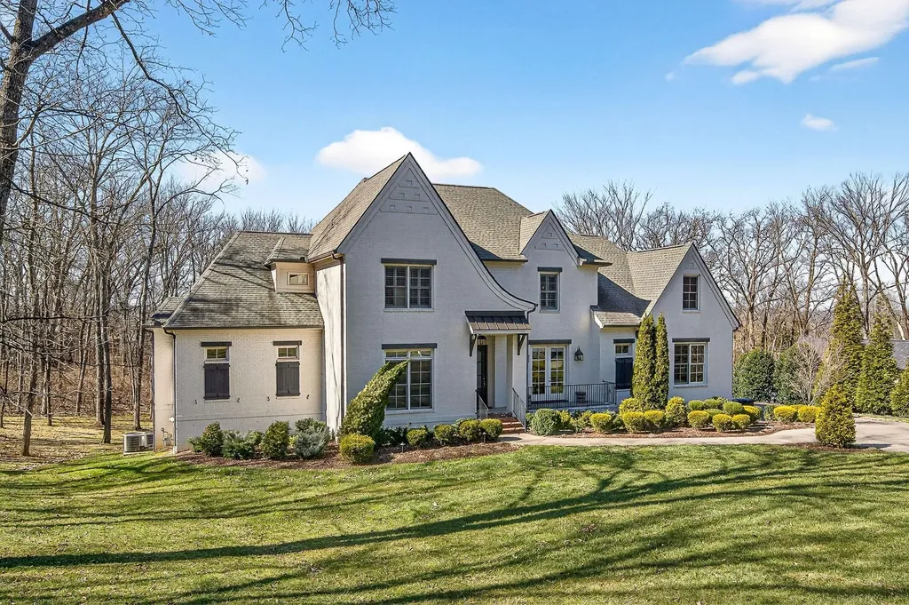 6732 Darden Place Nashville TN 37205