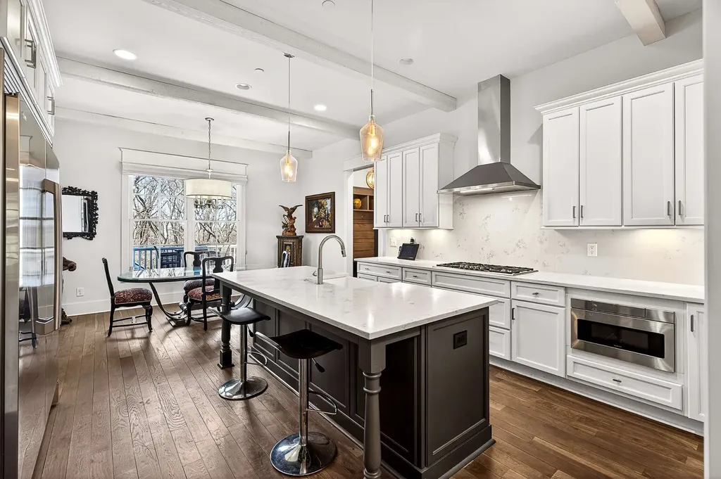 6732 Darden Place Nashville TN 37205