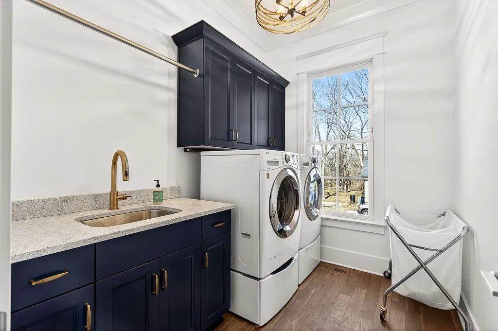 6732 Darden Place Nashville TN 37205