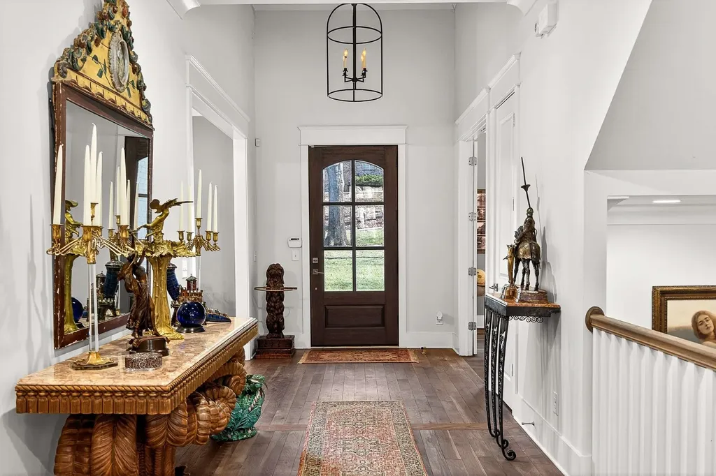 6732 Darden Place Nashville TN 37205
