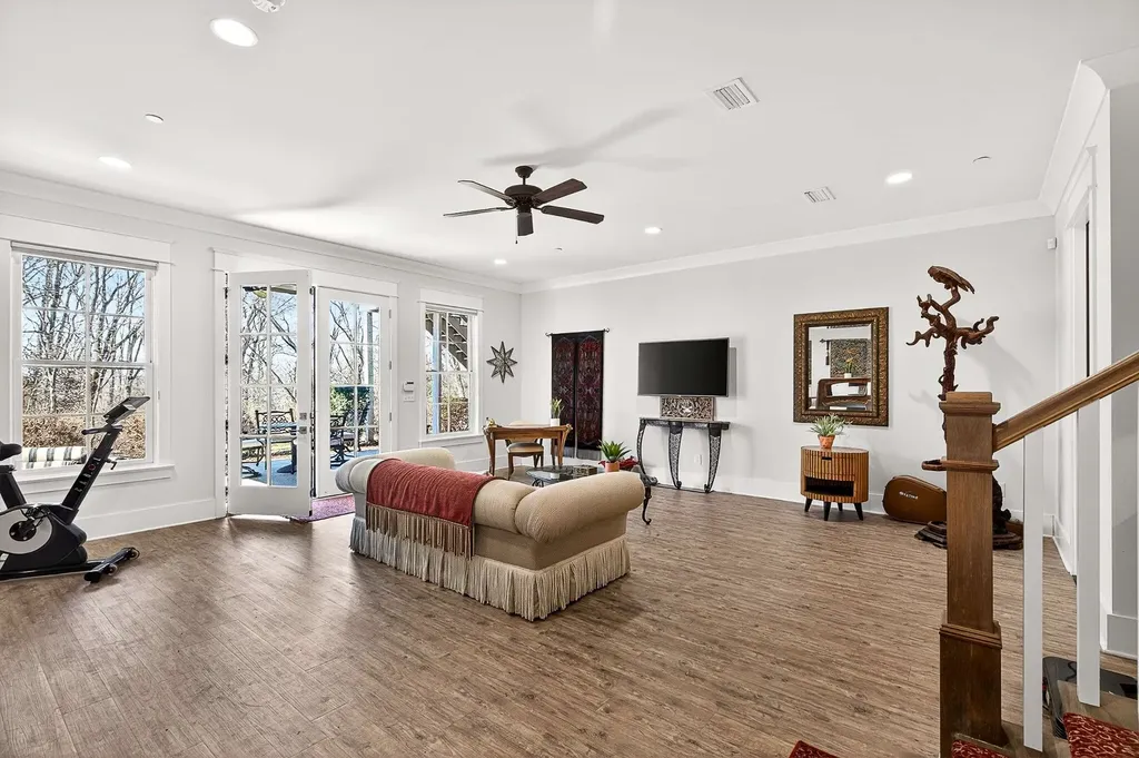 6732 Darden Place Nashville TN 37205