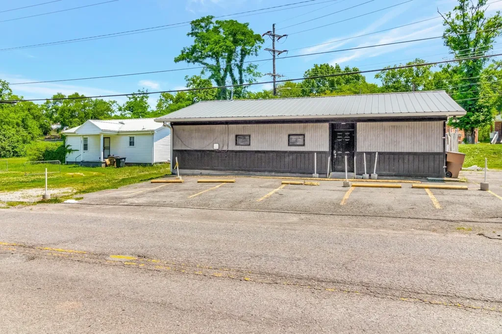 2700 Tucker Road Nashville TN 37218
