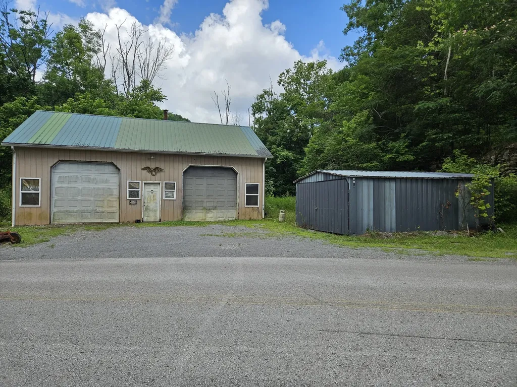 1142 Trace Creek Road Whitleyville TN 38588