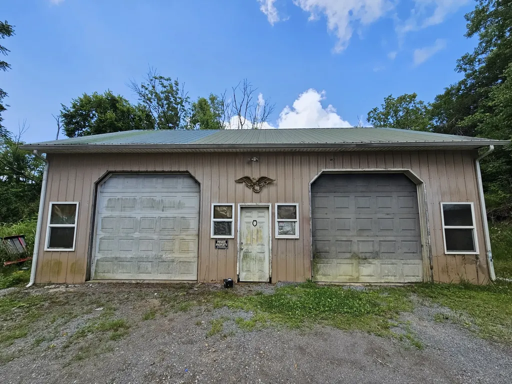 1142 Trace Creek Road Whitleyville TN 38588