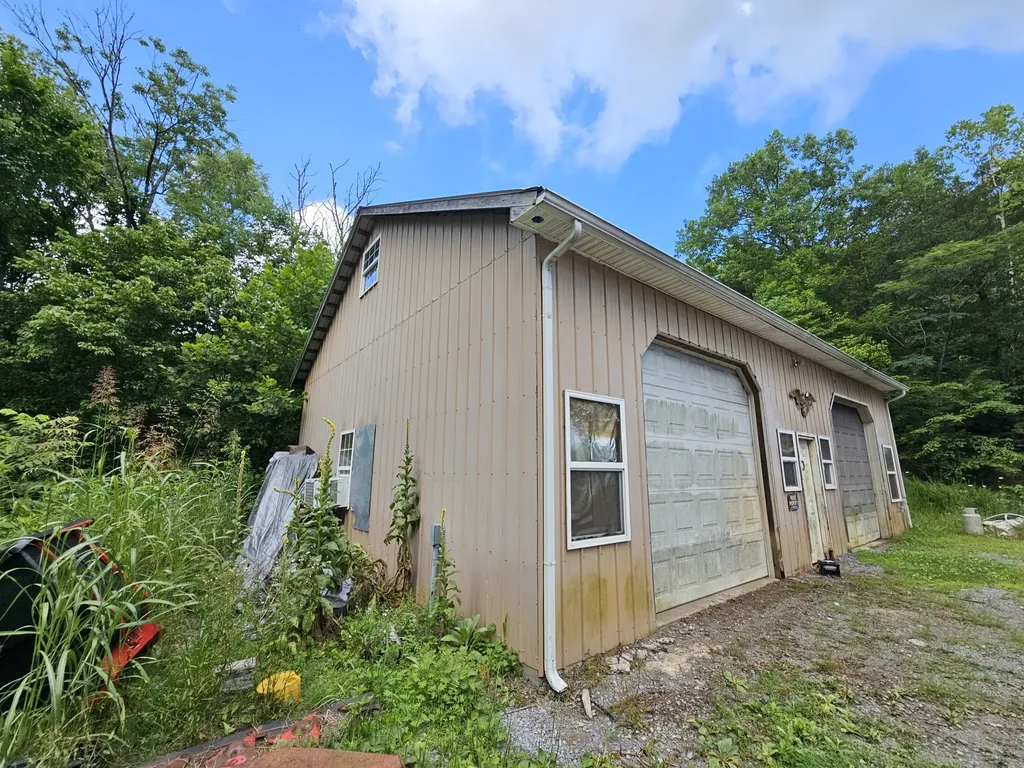 1142 Trace Creek Road Whitleyville TN 38588