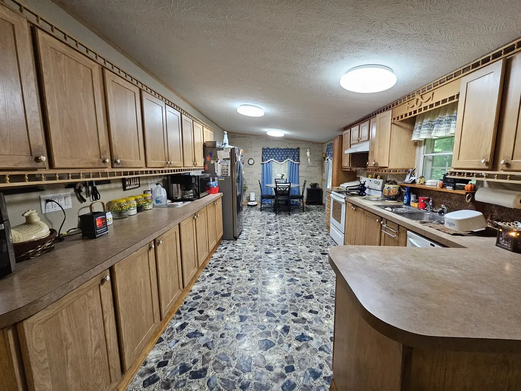 1142 Trace Creek Road Whitleyville TN 38588