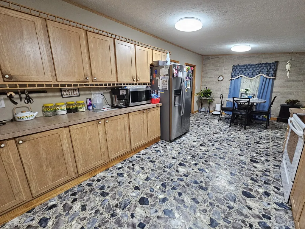 1142 Trace Creek Road Whitleyville TN 38588