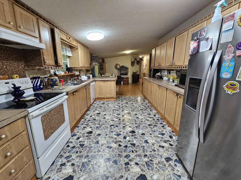 1142 Trace Creek Road Whitleyville TN 38588