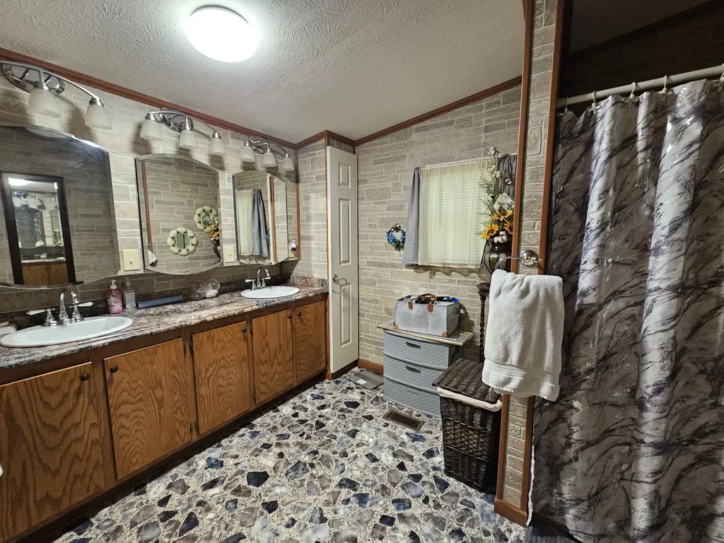1142 Trace Creek Road Whitleyville TN 38588
