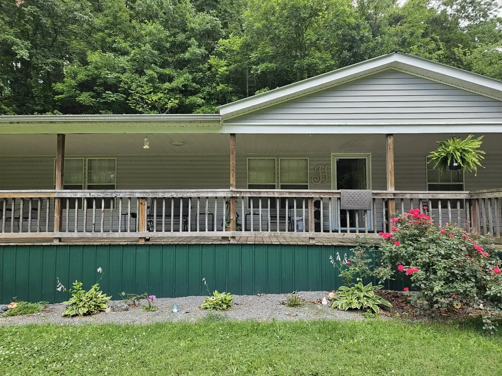 1142 Trace Creek Road Whitleyville TN 38588
