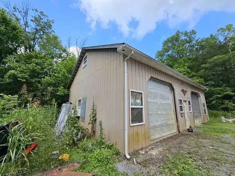 1142 Trace Creek Road Whitleyville TN 38588