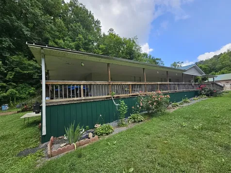 1142 Trace Creek Road Whitleyville TN 38588
