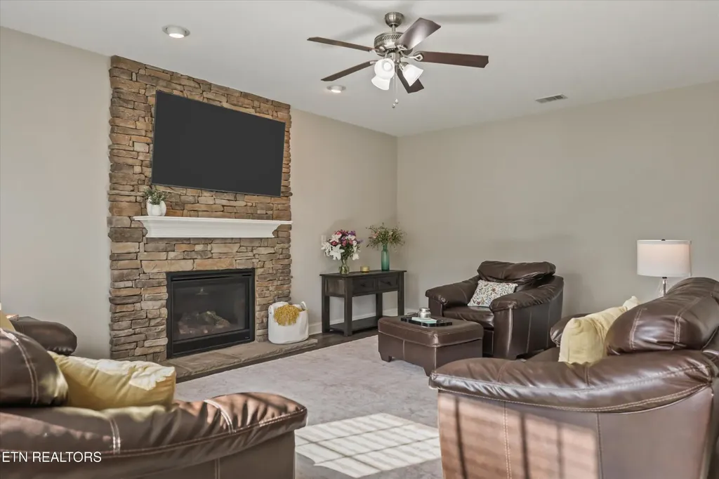 2058 Gusty Wind Lane Knoxville TN 37932