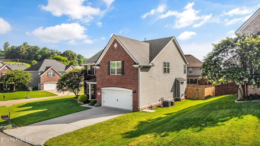 2058 Gusty Wind Lane Knoxville TN 37932