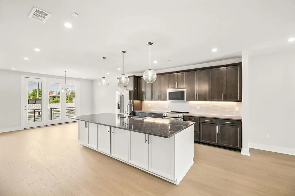 828 42nd Ave, N Nashville TN 37209