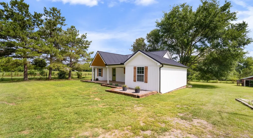1601 Maple Valley Road Charlotte TN 37036