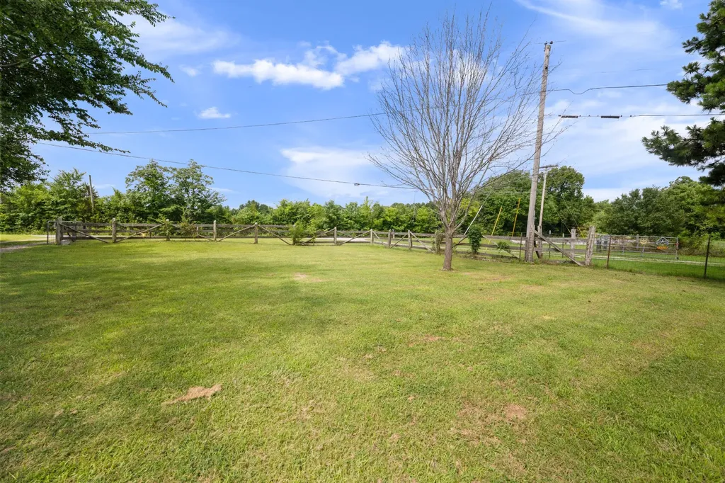 1601 Maple Valley Road Charlotte TN 37036