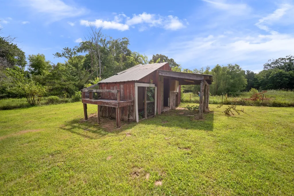 1601 Maple Valley Road Charlotte TN 37036
