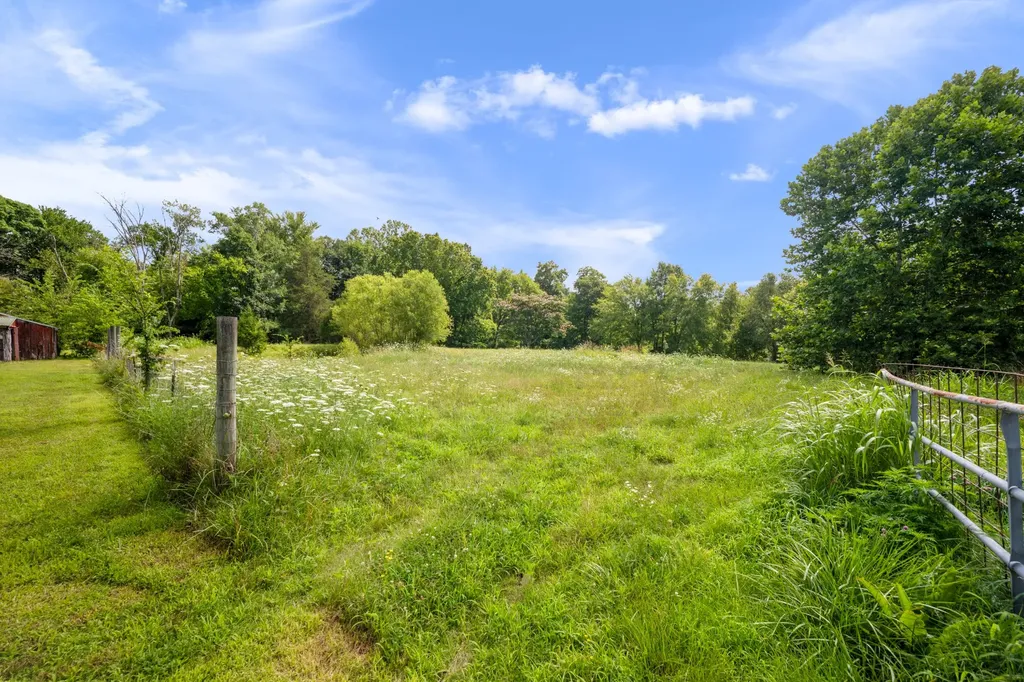 1601 Maple Valley Road Charlotte TN 37036