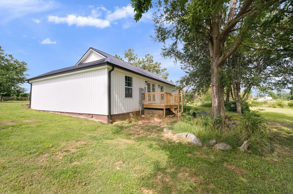 1601 Maple Valley Road Charlotte TN 37036
