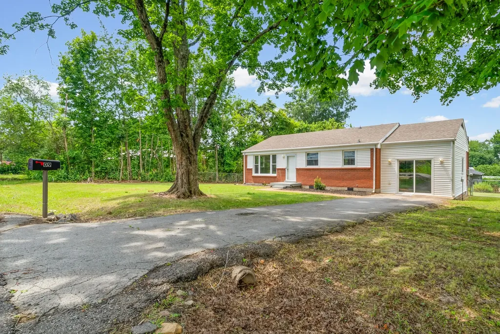 9 Lealand Drive Clarksville TN 37042