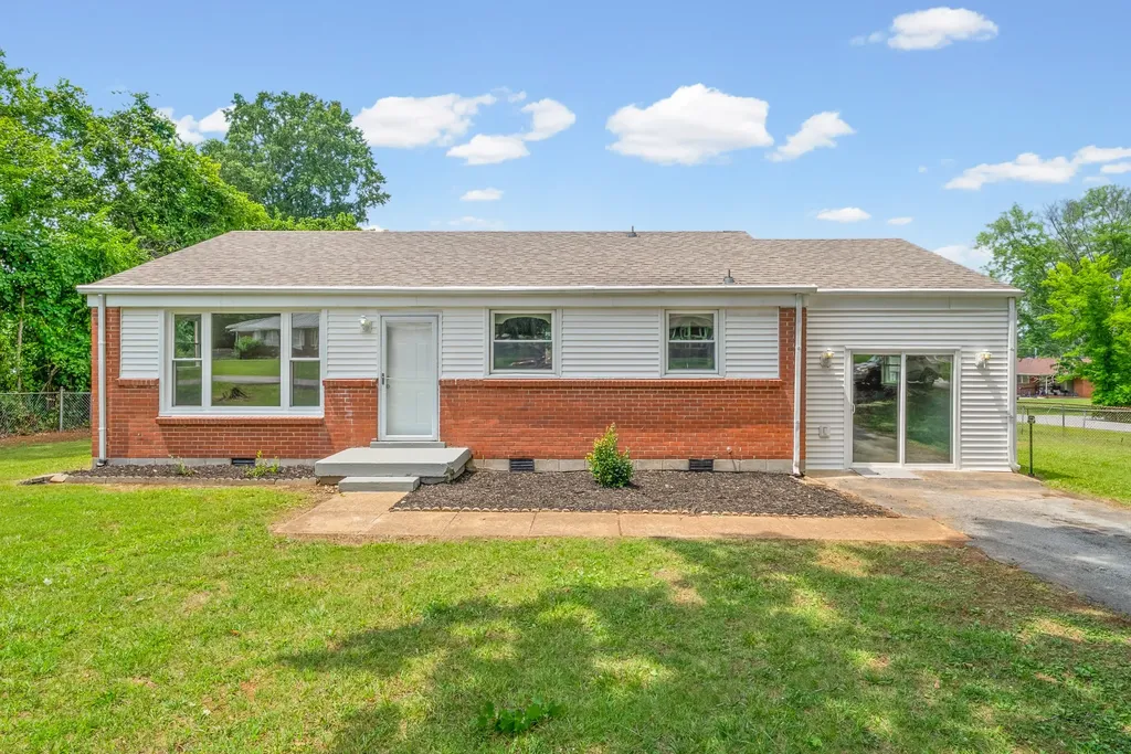 9 Lealand Drive Clarksville TN 37042