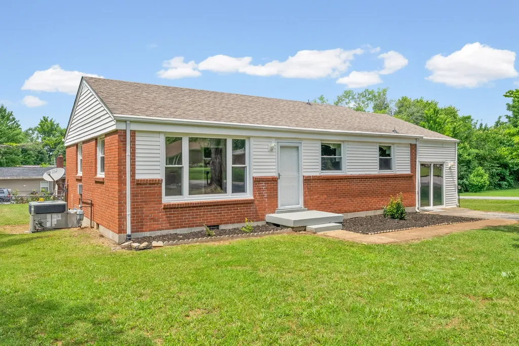 9 Lealand Drive Clarksville TN 37042