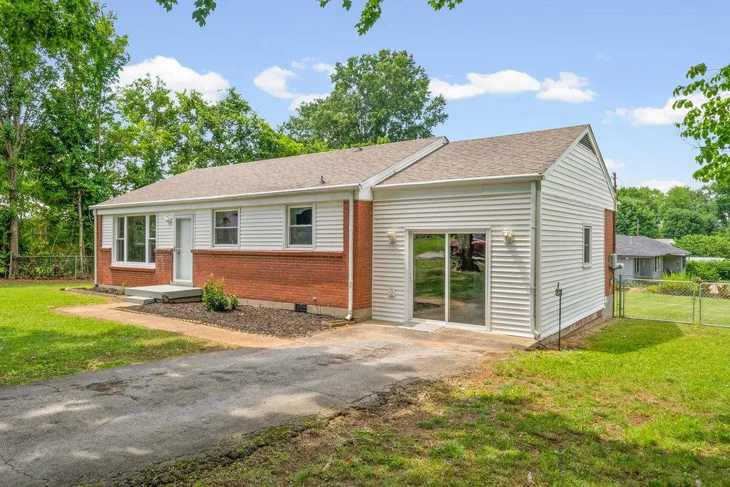 9 Lealand Drive Clarksville TN 37042
