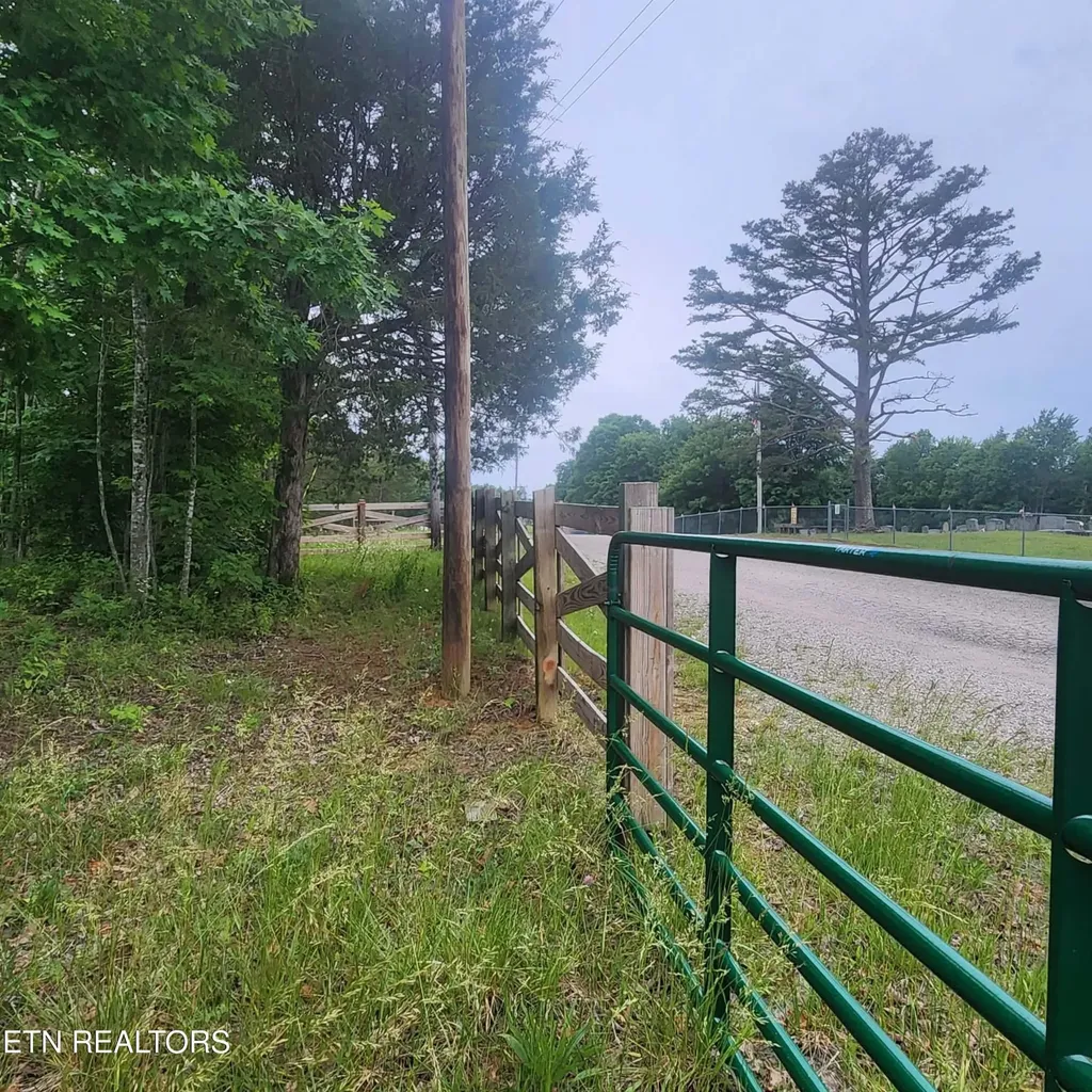 186 Crockett Cemetery Road Jamestown TN 38556